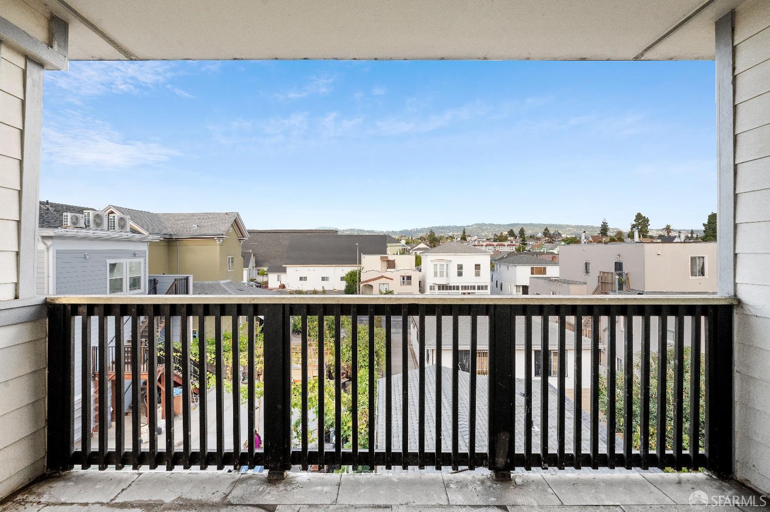 Detail Gallery Image 7 of 14 For 1436 8th Ave, Oakland,  CA 94606 - 2 Beds | 2 Baths