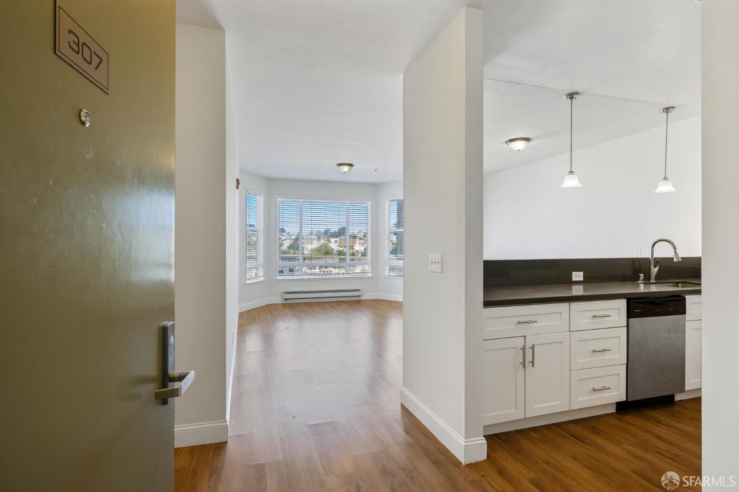 Detail Gallery Image 1 of 28 For 5810 Mission St #307,  San Francisco,  CA 94112 - 2 Beds | 2 Baths