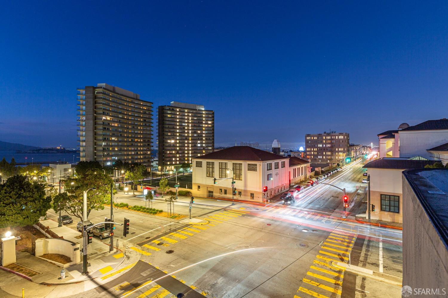 Detail Gallery Image 4 of 29 For 1111 Bay St #407,  San Francisco,  CA 94123 - 2 Beds | 2 Baths