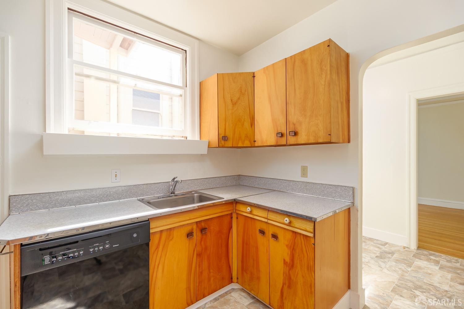 Detail Gallery Image 16 of 46 For 160 Avila St, San Francisco,  CA 94123 - 3 Beds | 1 Baths