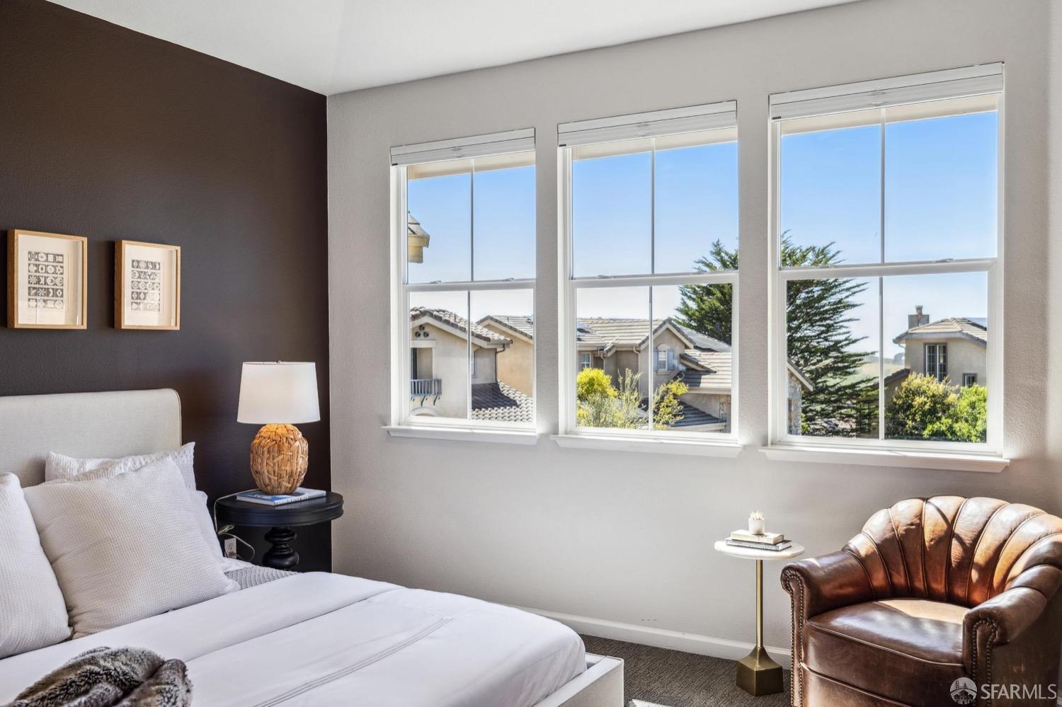 Detail Gallery Image 25 of 44 For 362 View Point Ct, Pacifica,  CA 94044 - 4 Beds | 2/1 Baths