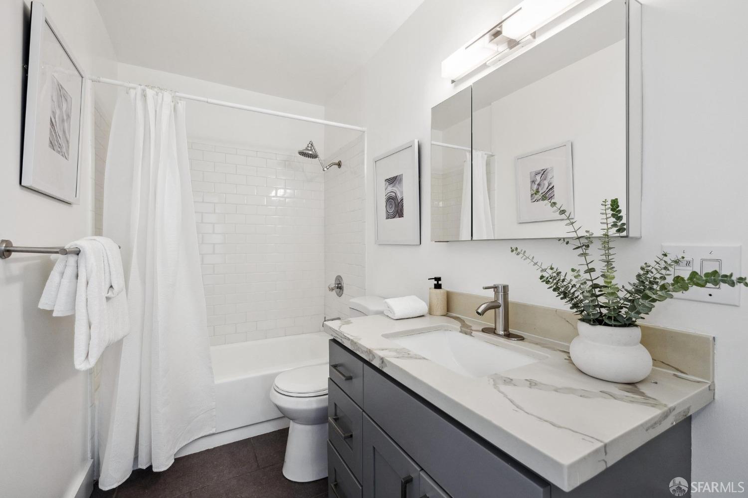 Detail Gallery Image 15 of 26 For 42 Sharon St, San Francisco,  CA 94114 - 2 Beds | 1 Baths