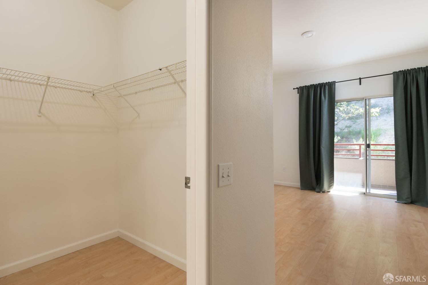 Detail Gallery Image 11 of 13 For 240 Caldecott Ln #108,  Oakland,  CA 94618 - 2 Beds | 2 Baths