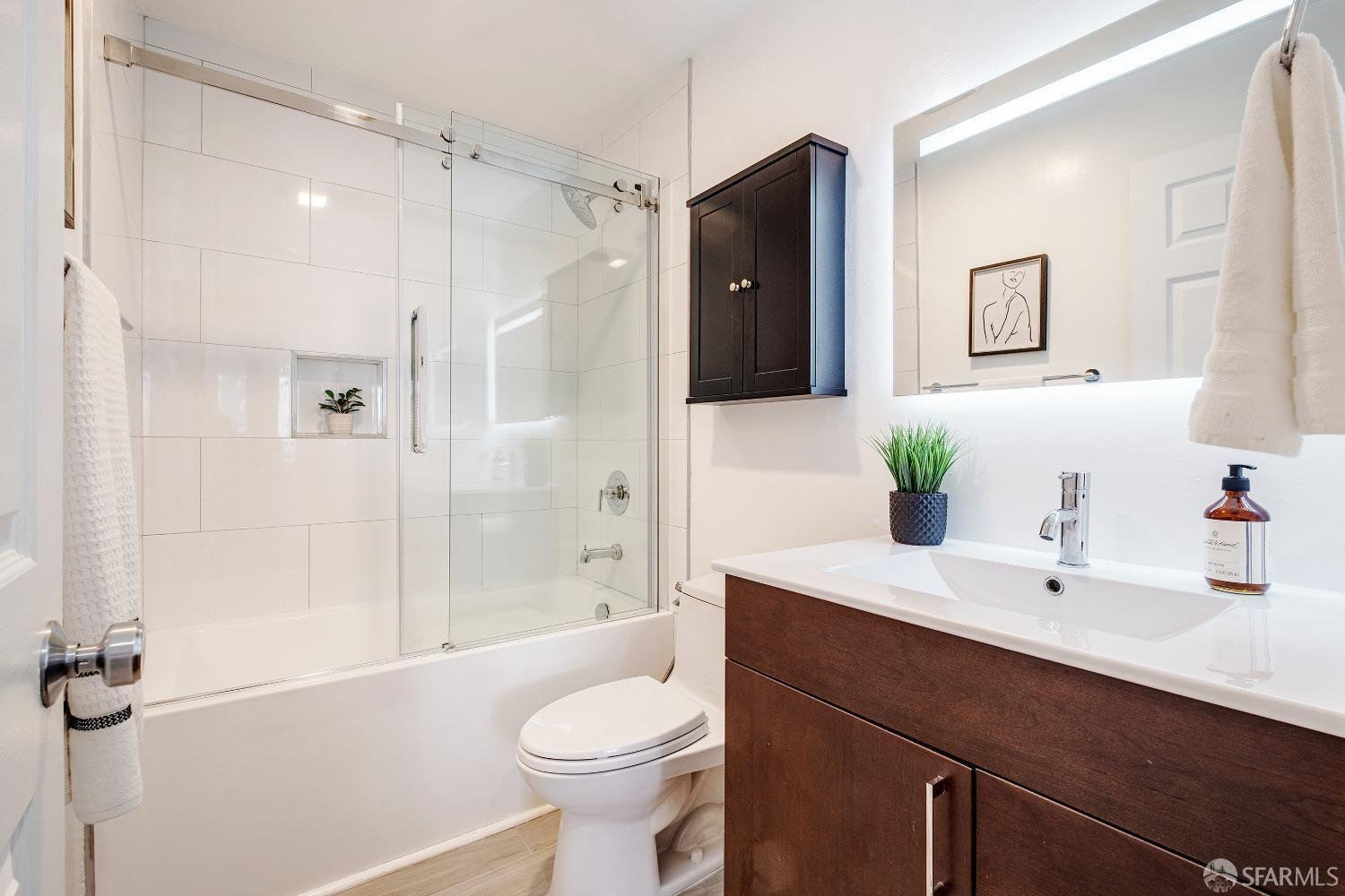 Detail Gallery Image 26 of 43 For 389 Belmont St #110,  Oakland,  CA 94610 - 2 Beds | 2 Baths