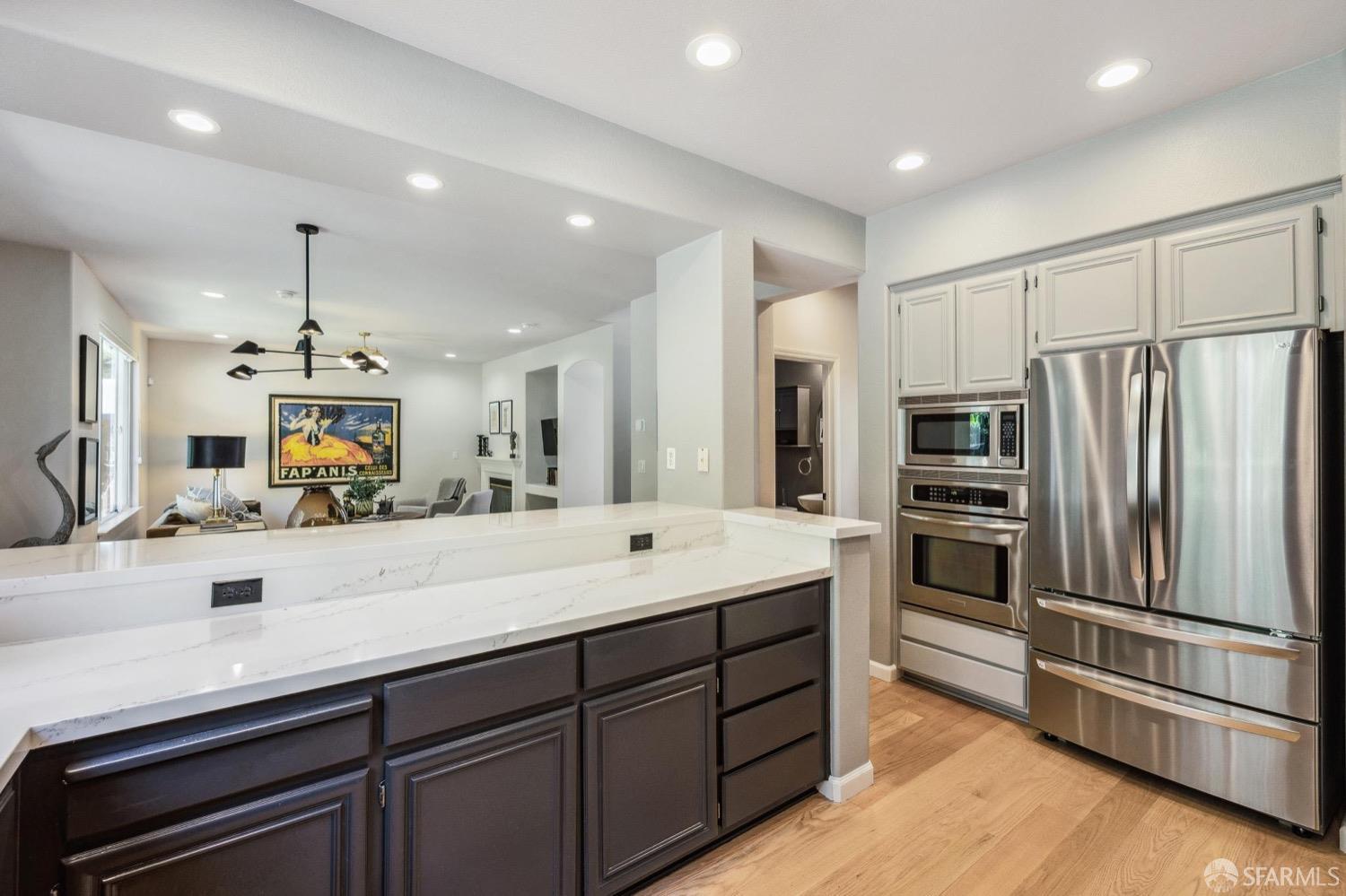 Detail Gallery Image 13 of 44 For 362 View Point Ct, Pacifica,  CA 94044 - 4 Beds | 2/1 Baths