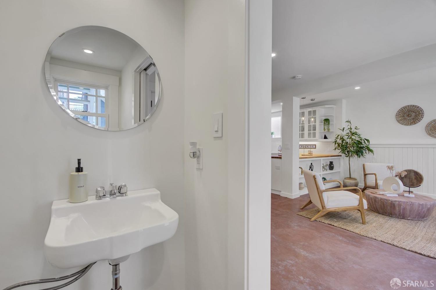 Detail Gallery Image 15 of 41 For 1045 York St #B,  San Francisco,  CA 94110 - 2 Beds | 1/1 Baths