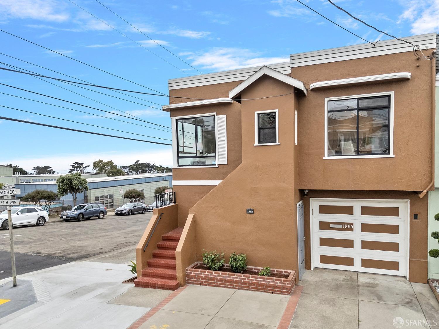 Detail Gallery Image 3 of 37 For 1995 34th Ave, San Francisco,  CA 94116 - 3 Beds | 2 Baths