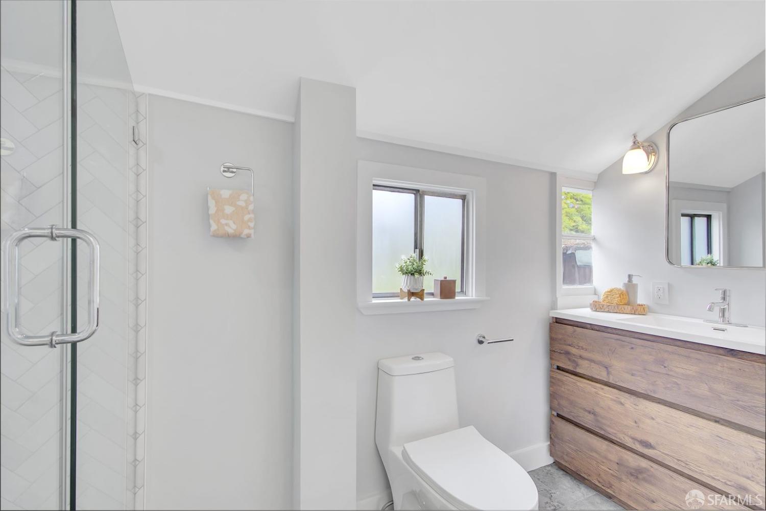 Detail Gallery Image 30 of 41 For 1045 York St #B,  San Francisco,  CA 94110 - 2 Beds | 1/1 Baths