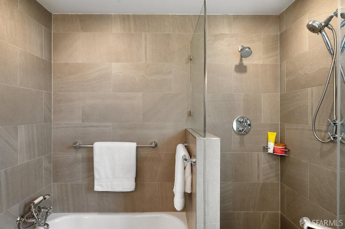 Detail Gallery Image 25 of 43 For 529 Holly Park Cir, San Francisco,  CA 94110 - 3 Beds | 1/1 Baths