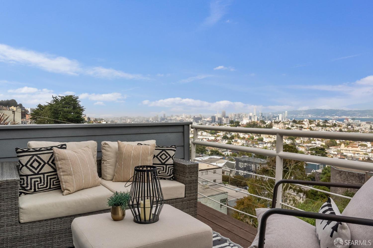 Detail Gallery Image 4 of 33 For 737 Grand View Ave, San Francisco,  CA 94114 - 2 Beds | 2 Baths