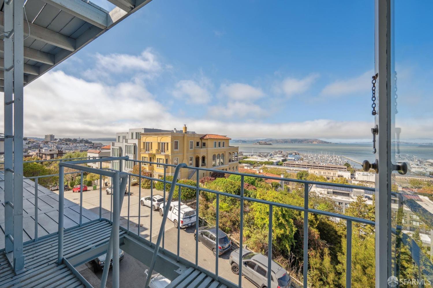 Detail Gallery Image 25 of 49 For 245 Chestnut St, San Francisco,  CA 94133 - 2 Beds | 2 Baths