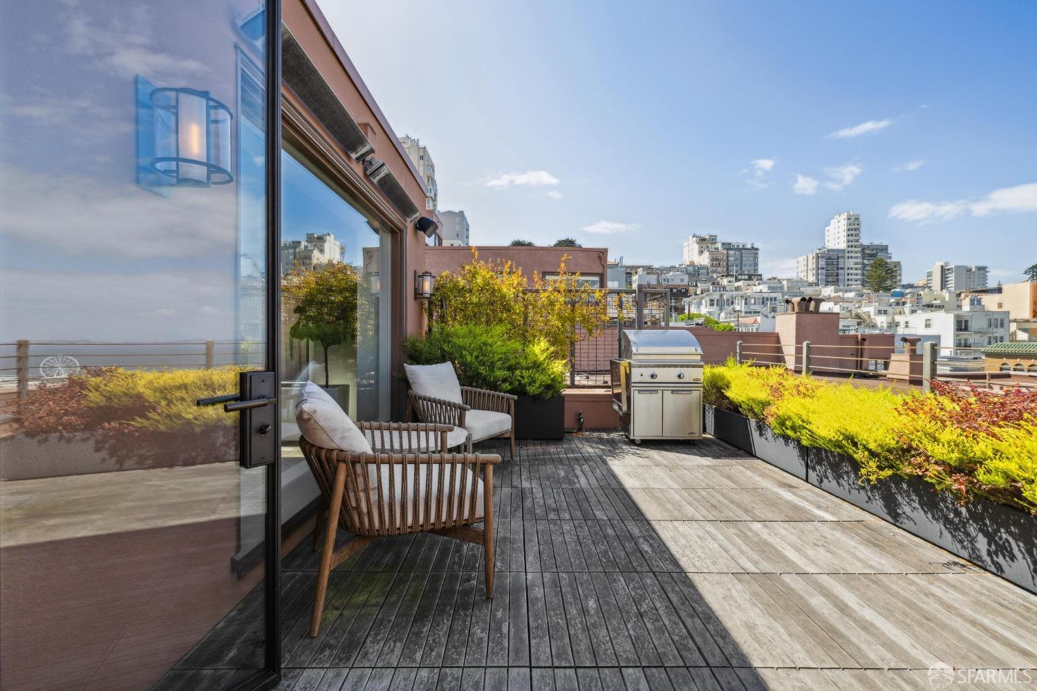 Detail Gallery Image 27 of 52 For 1020 Union St #12,  San Francisco,  CA 94133 - 3 Beds | 3/1 Baths