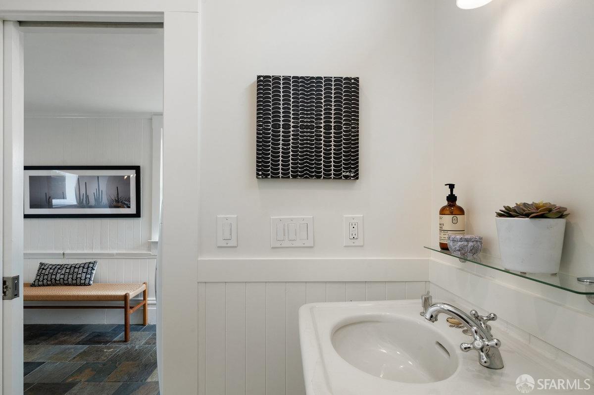 Detail Gallery Image 32 of 43 For 529 Holly Park Cir, San Francisco,  CA 94110 - 3 Beds | 1/1 Baths