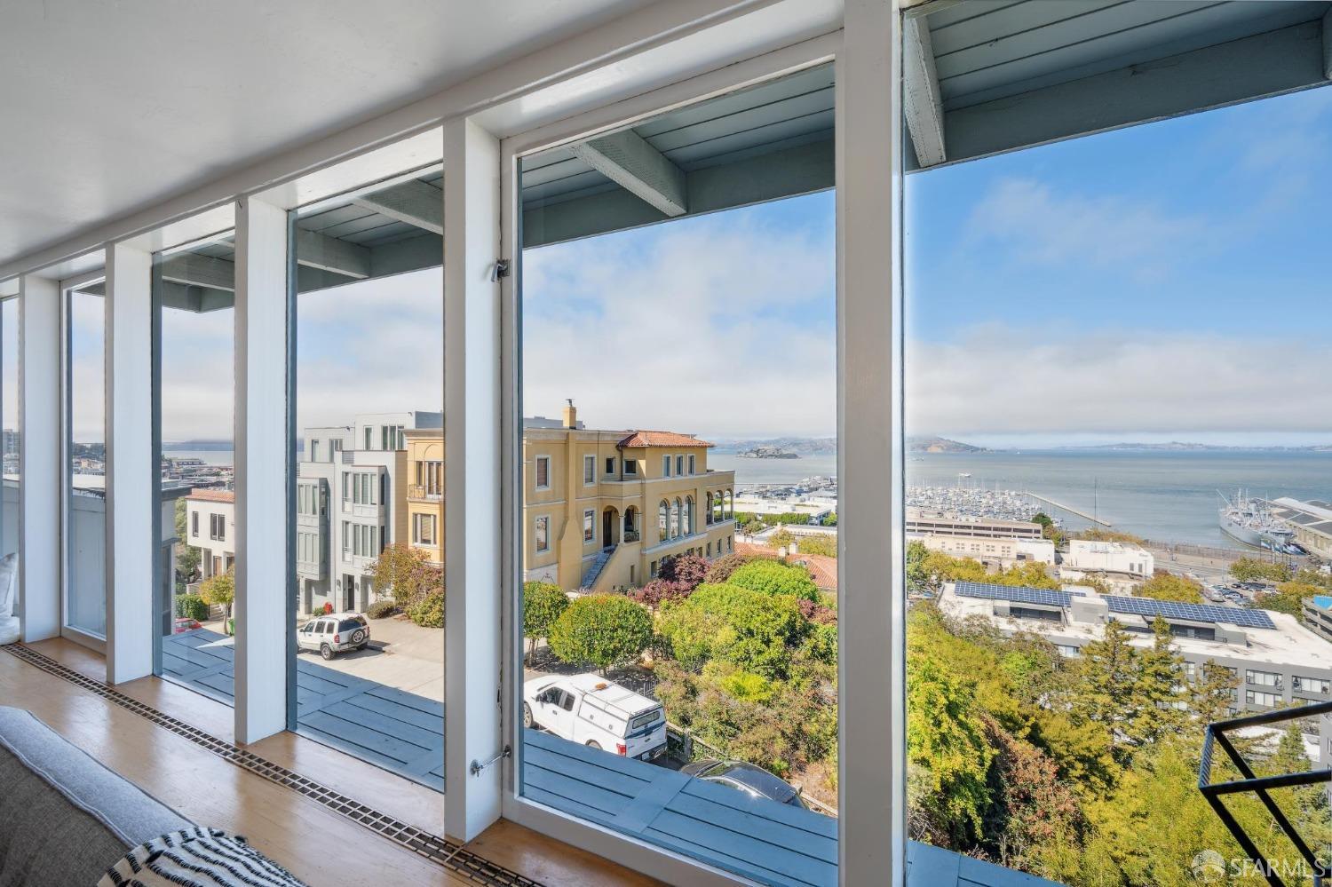 Detail Gallery Image 8 of 49 For 245 Chestnut St, San Francisco,  CA 94133 - 2 Beds | 2 Baths