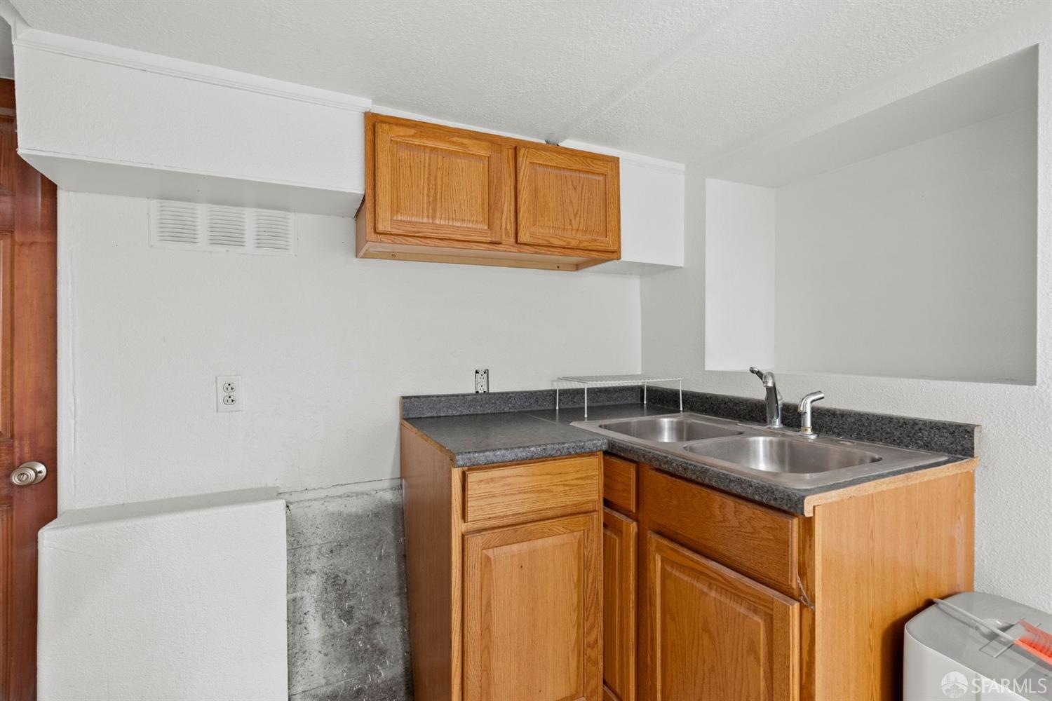 Detail Gallery Image 21 of 35 For 815 Mills Ave, San Bruno,  CA 94066 - 3 Beds | 2/1 Baths