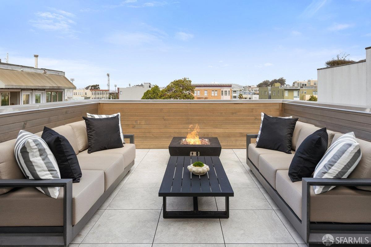 Detail Gallery Image 21 of 54 For 1868 Greenwich St, San Francisco,  CA 94123 - 7 Beds | 5/3 Baths