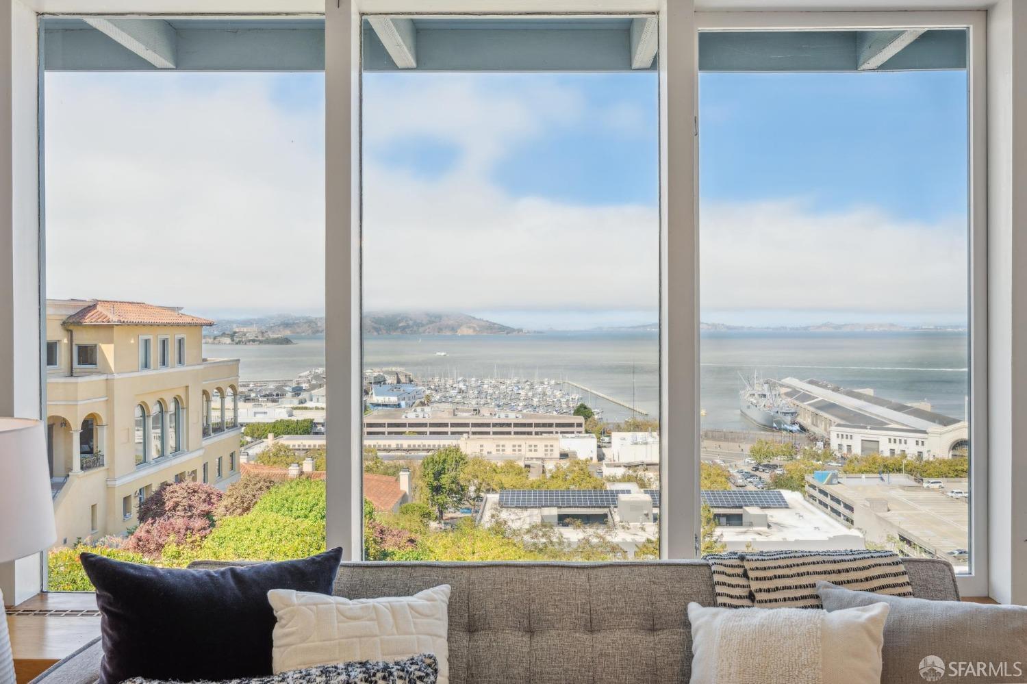 Detail Gallery Image 1 of 49 For 245 Chestnut St, San Francisco,  CA 94133 - 2 Beds | 2 Baths