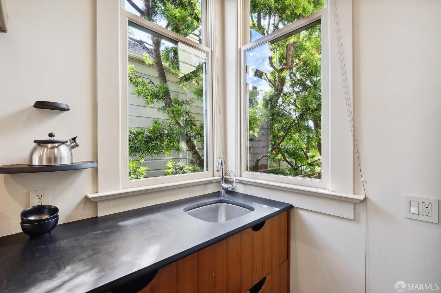 Detail Gallery Image 4 of 71 For 20 Vicksburg St, San Francisco,  CA 94114 - 3 Beds | 2/1 Baths