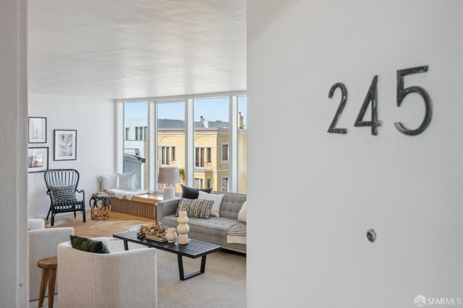 Detail Gallery Image 4 of 49 For 245 Chestnut St, San Francisco,  CA 94133 - 2 Beds | 2 Baths