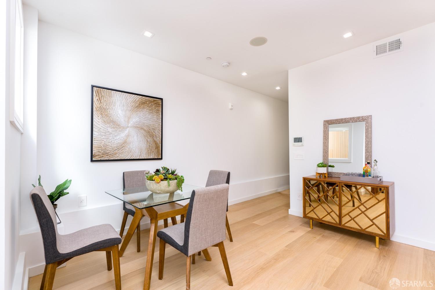 Detail Gallery Image 10 of 17 For 2829 25th St #1,  San Francisco,  CA 94110 - 2 Beds | 1/1 Baths