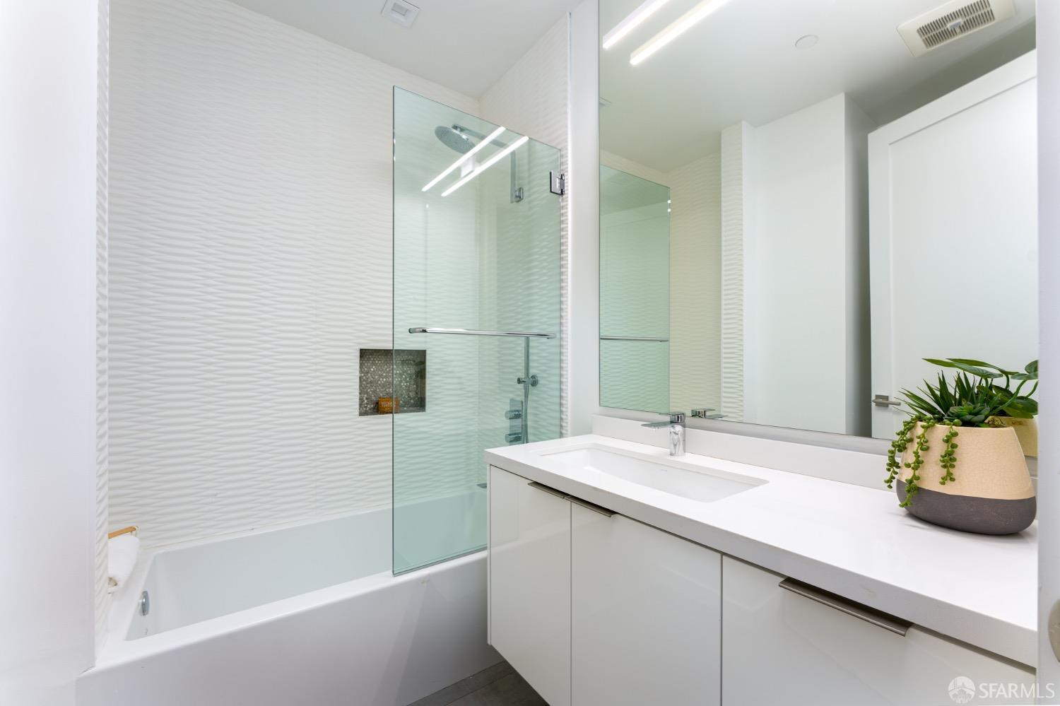 Detail Gallery Image 13 of 17 For 2829 25th St #1,  San Francisco,  CA 94110 - 2 Beds | 1/1 Baths