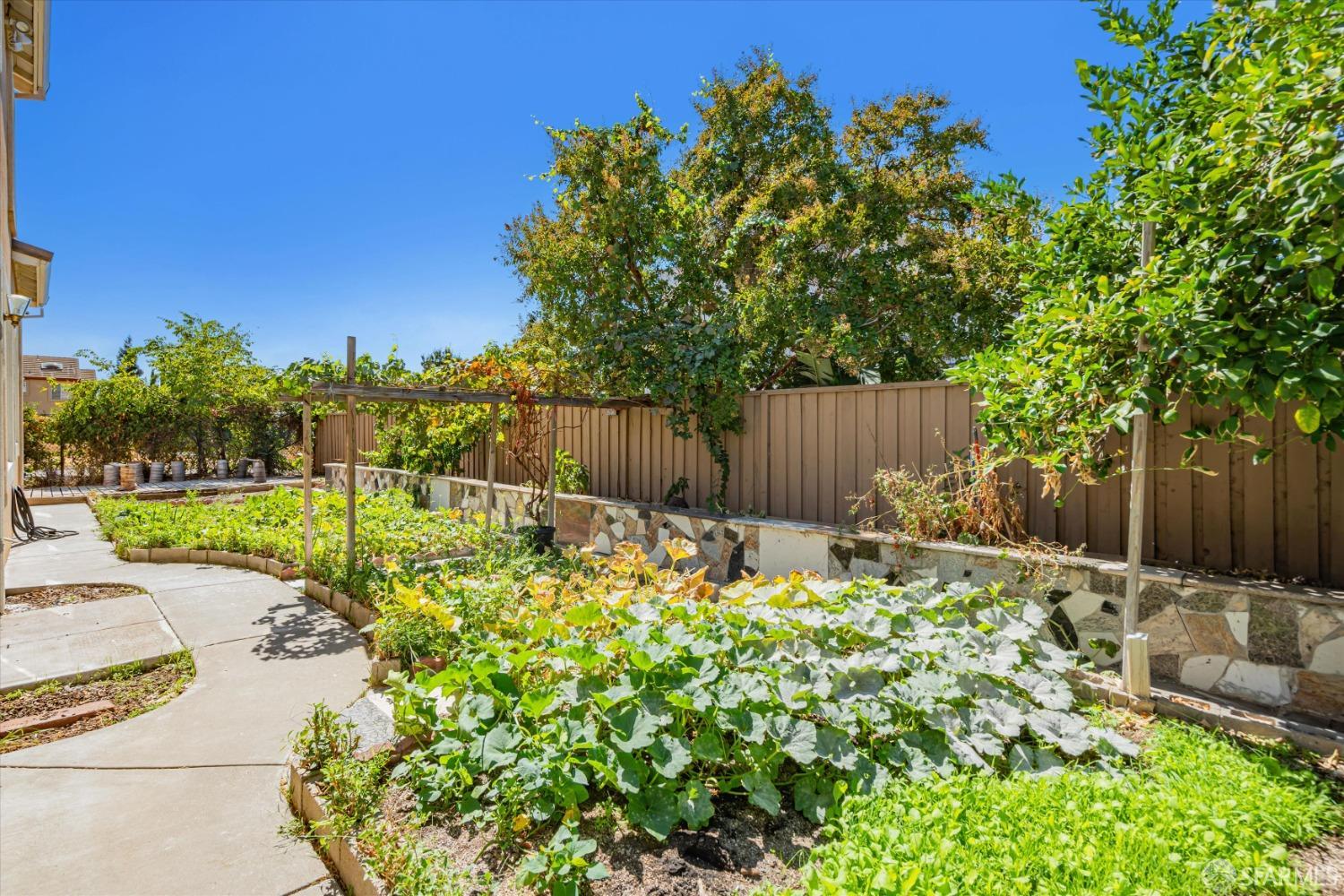 Detail Gallery Image 61 of 77 For 2000 Big Oak Ct, Antioch,  CA 94509 - 4 Beds | 2/1 Baths