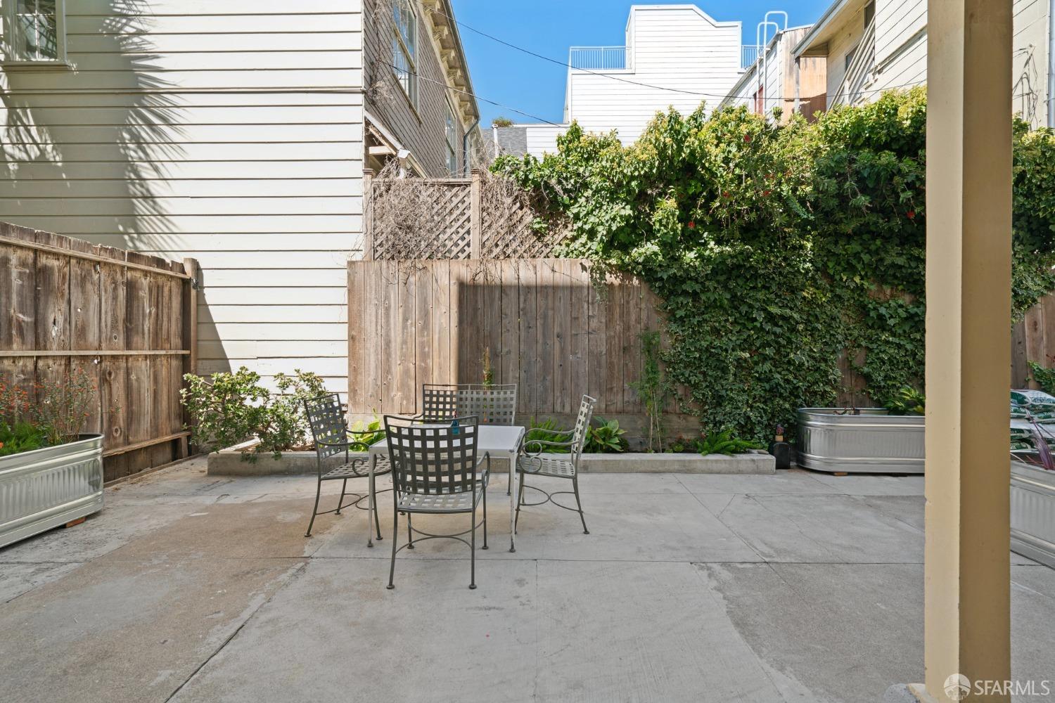 Detail Gallery Image 19 of 22 For 760 14th St a,  San Francisco,  CA 94114 - 2 Beds | 2 Baths