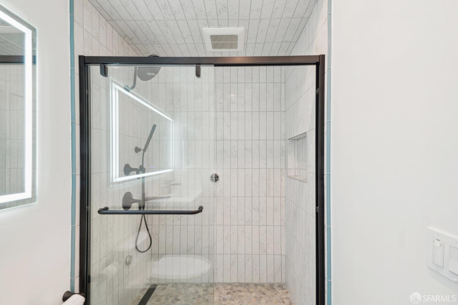 Detail Gallery Image 8 of 24 For 760 14th St #B,  San Francisco,  CA 94114 - 2 Beds | 2 Baths