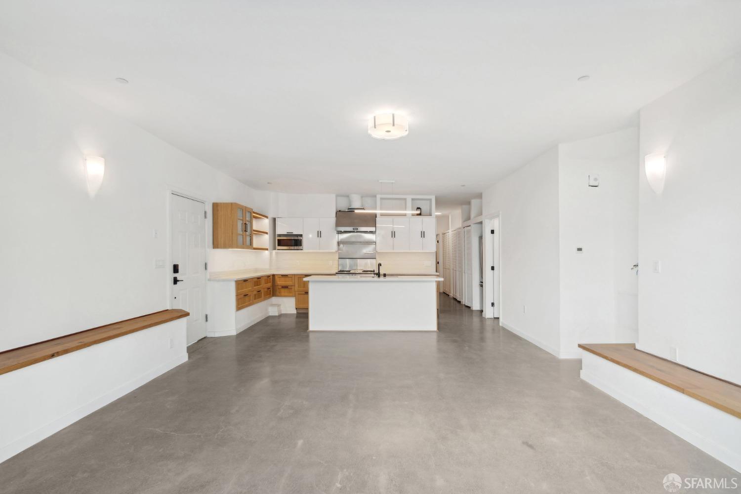 Detail Gallery Image 3 of 24 For 760 14th St #B,  San Francisco,  CA 94114 - 2 Beds | 2 Baths