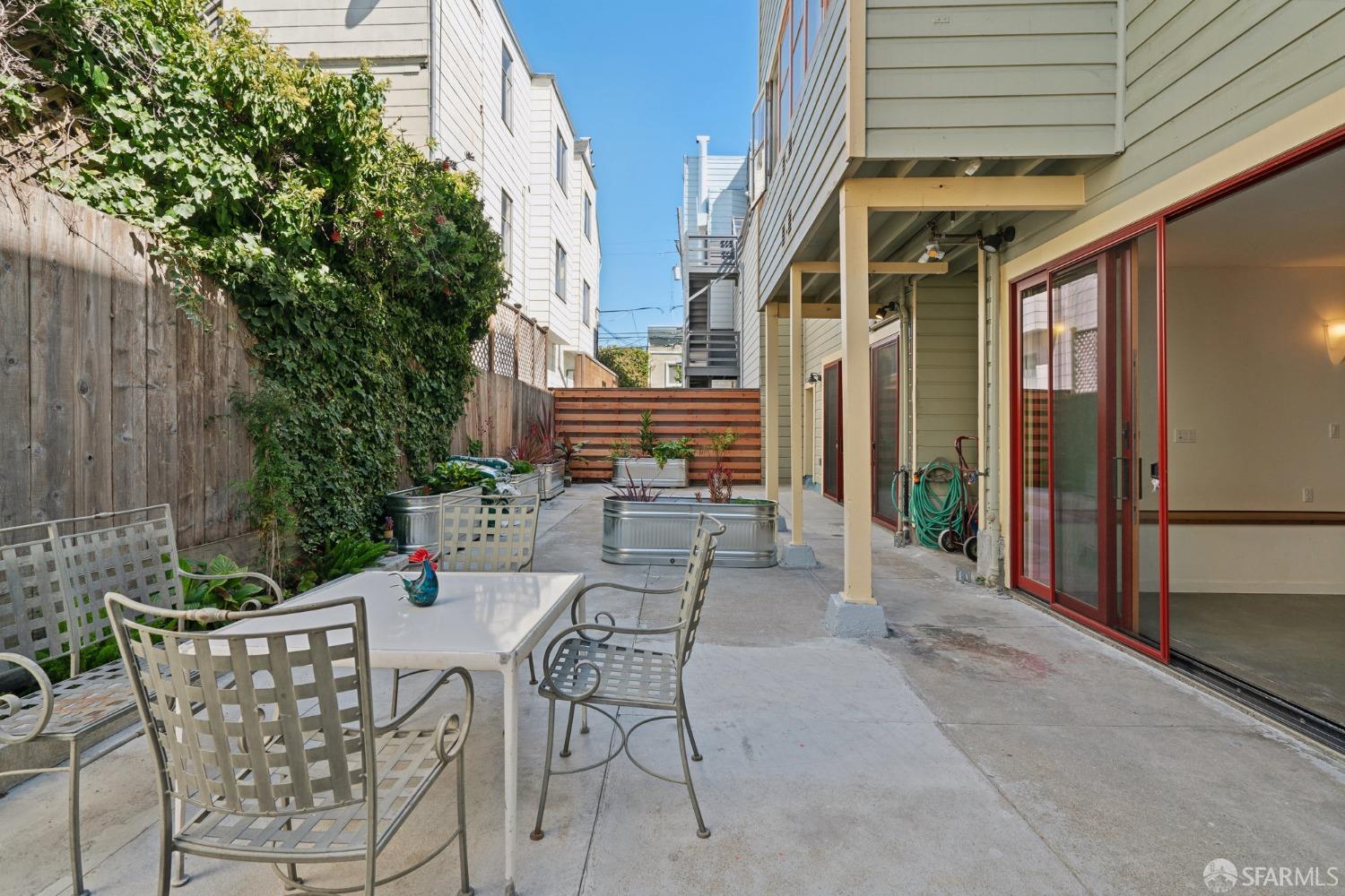 Detail Gallery Image 18 of 22 For 760 14th St a,  San Francisco,  CA 94114 - 2 Beds | 2 Baths