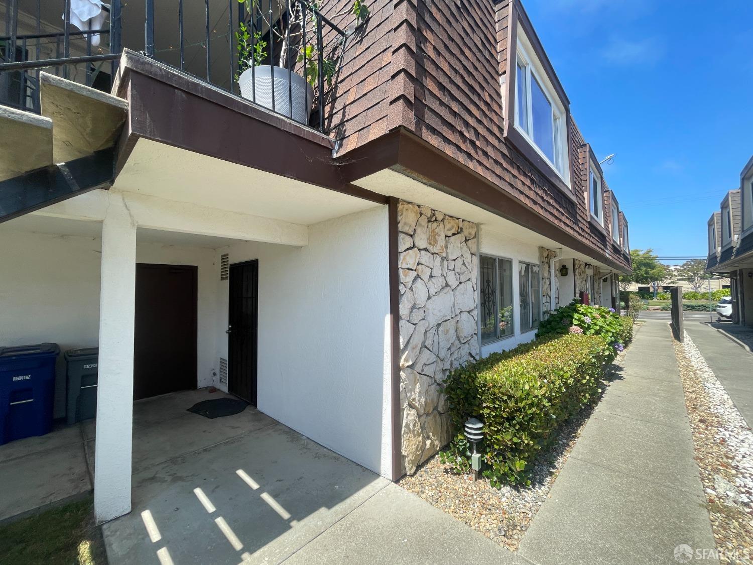 Detail Gallery Image 2 of 21 For 14195 Doolittle Dr, San Leandro,  CA 94577 - 2 Beds | 1/1 Baths