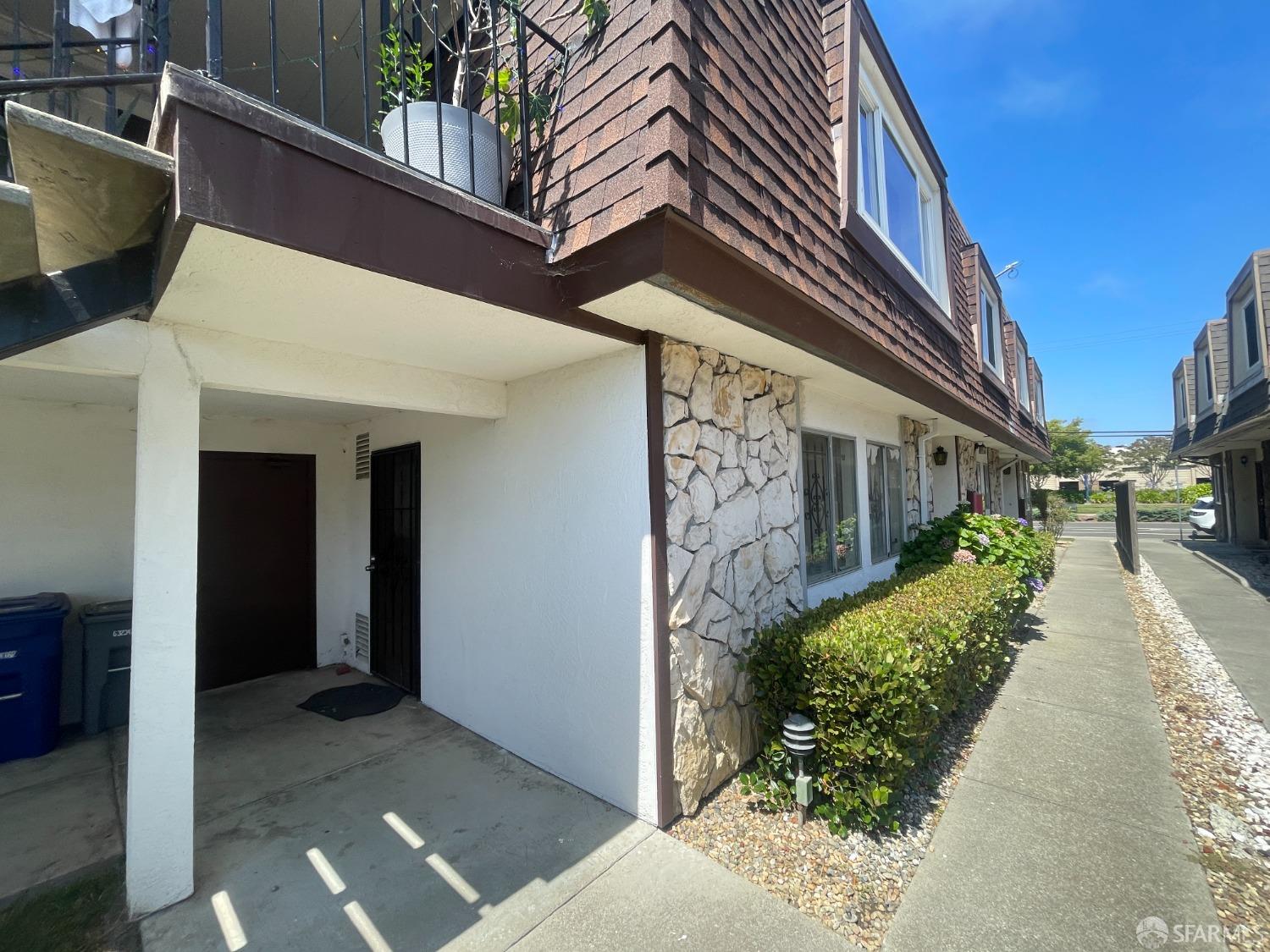 Detail Gallery Image 3 of 21 For 14195 Doolittle Dr, San Leandro,  CA 94577 - 2 Beds | 1/1 Baths