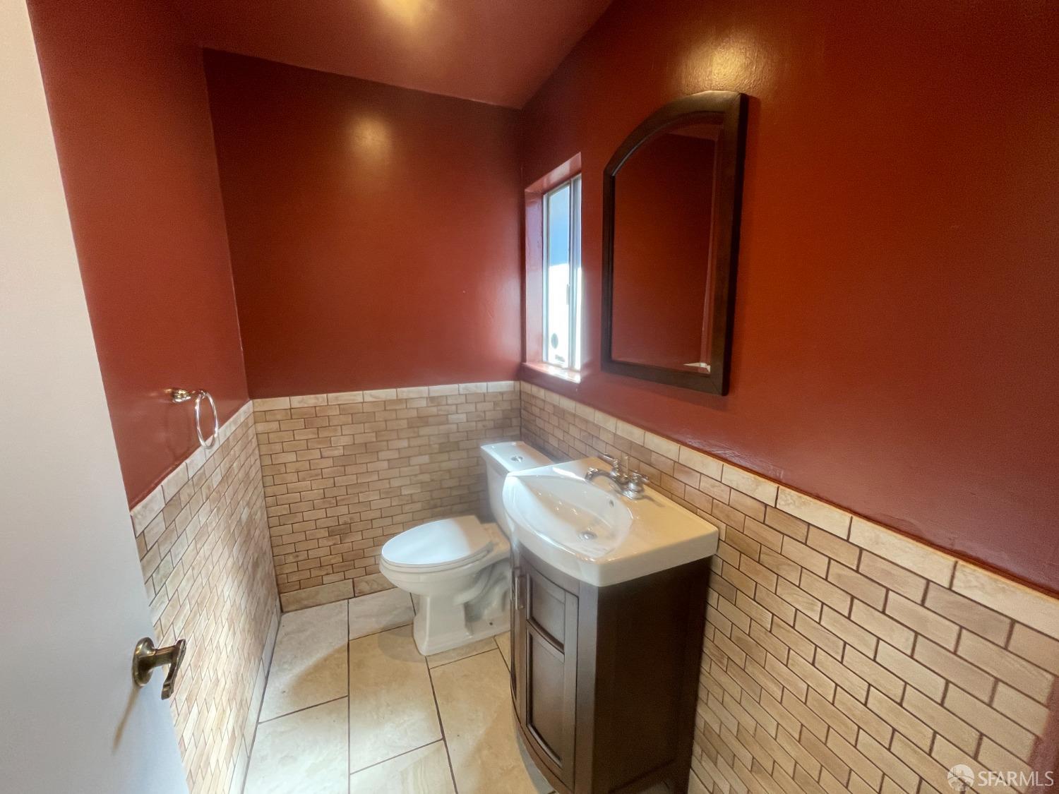 Detail Gallery Image 10 of 21 For 14195 Doolittle Dr, San Leandro,  CA 94577 - 2 Beds | 1/1 Baths