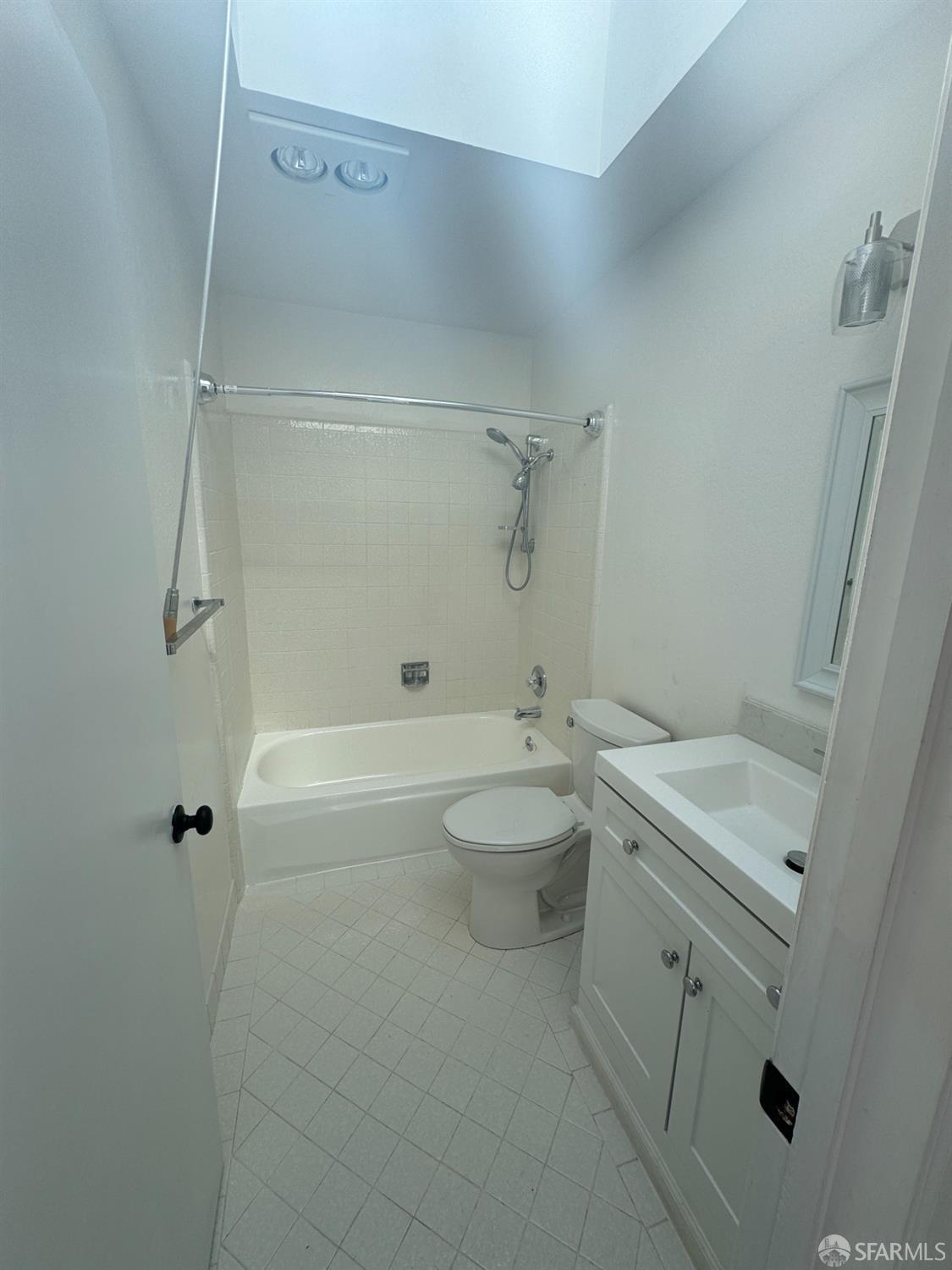 Photo #7: 424068303 Listing 