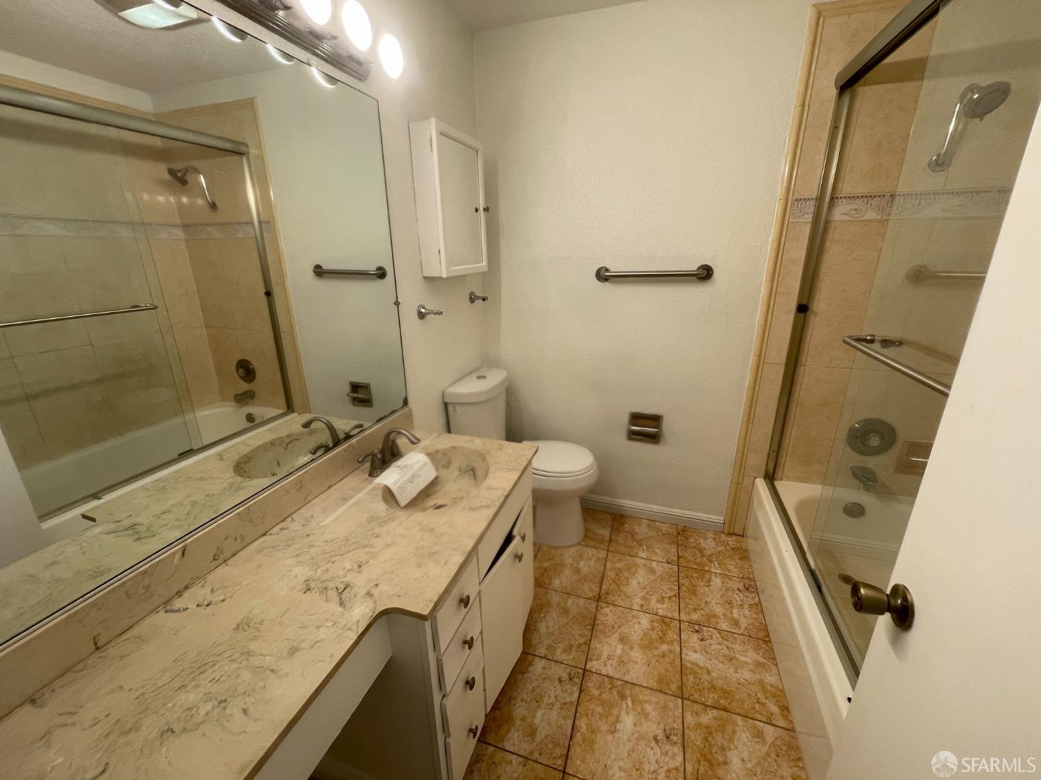 Detail Gallery Image 13 of 21 For 14195 Doolittle Dr, San Leandro,  CA 94577 - 2 Beds | 1/1 Baths