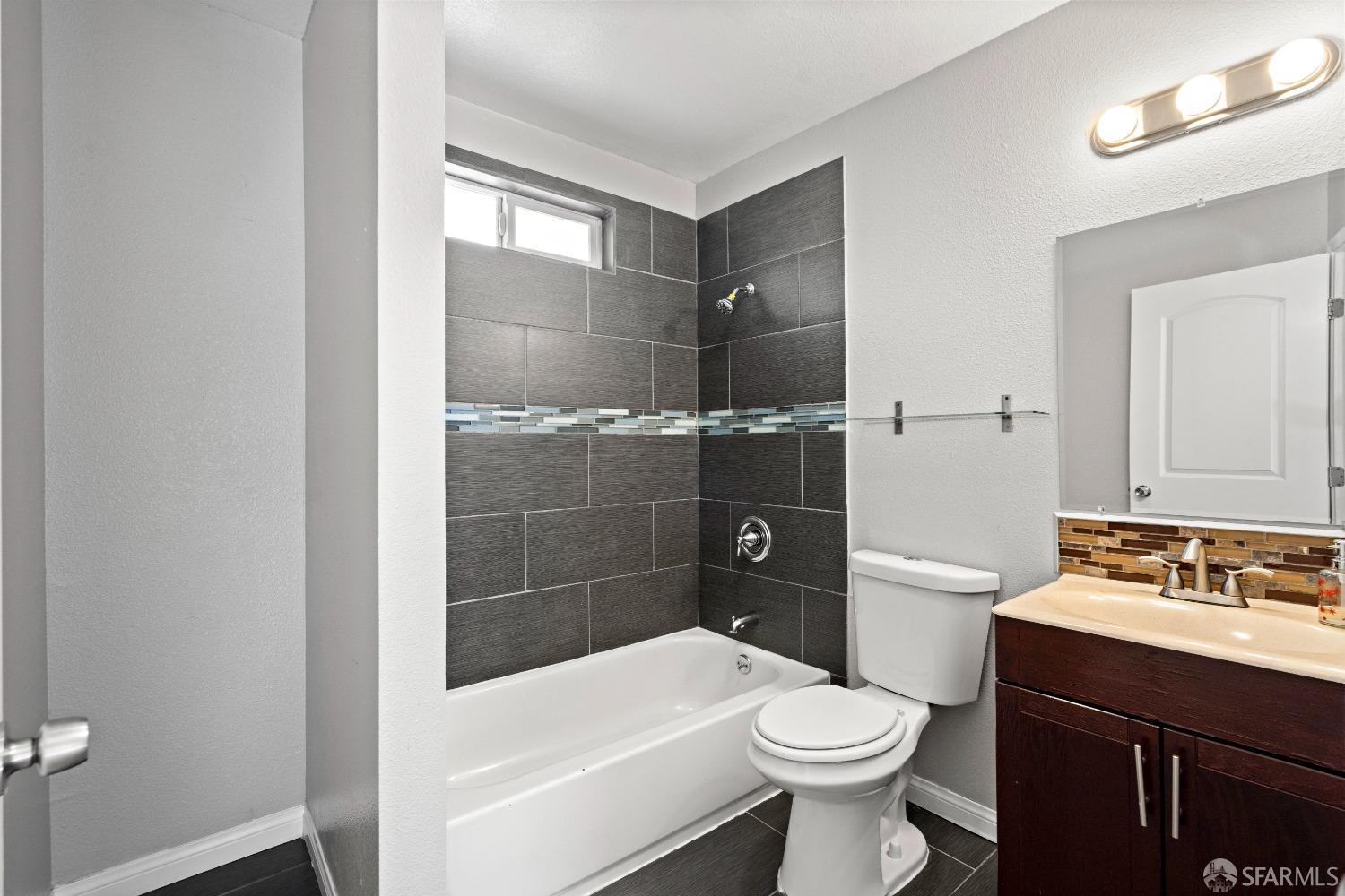 Detail Gallery Image 23 of 33 For 6649 Lucille St, Oakland,  CA 94621 - 3 Beds | 1 Baths