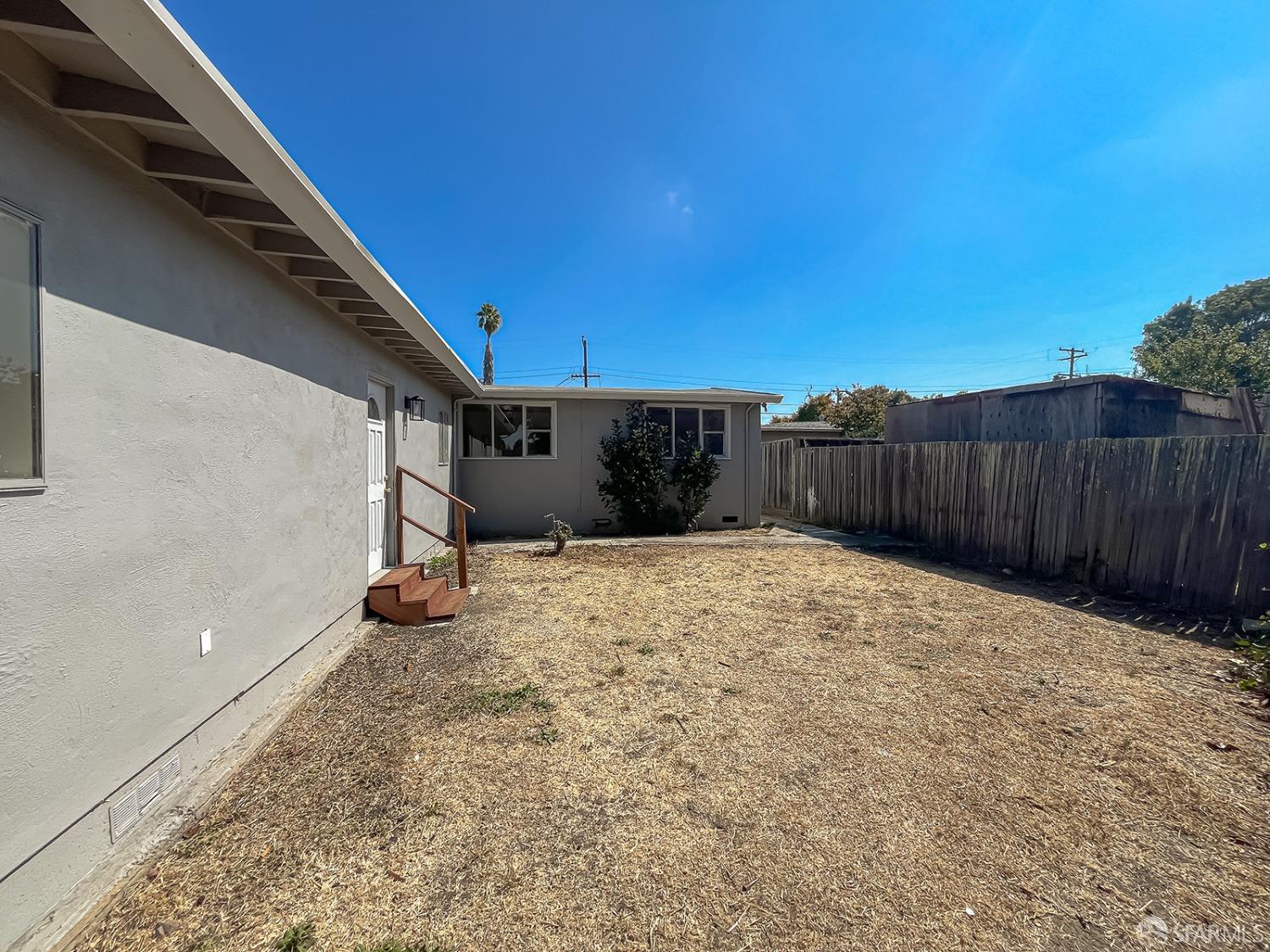 Detail Gallery Image 9 of 23 For 2507 Farrington Way, East Palo Alto,  CA 94303 - 3 Beds | 3 Baths