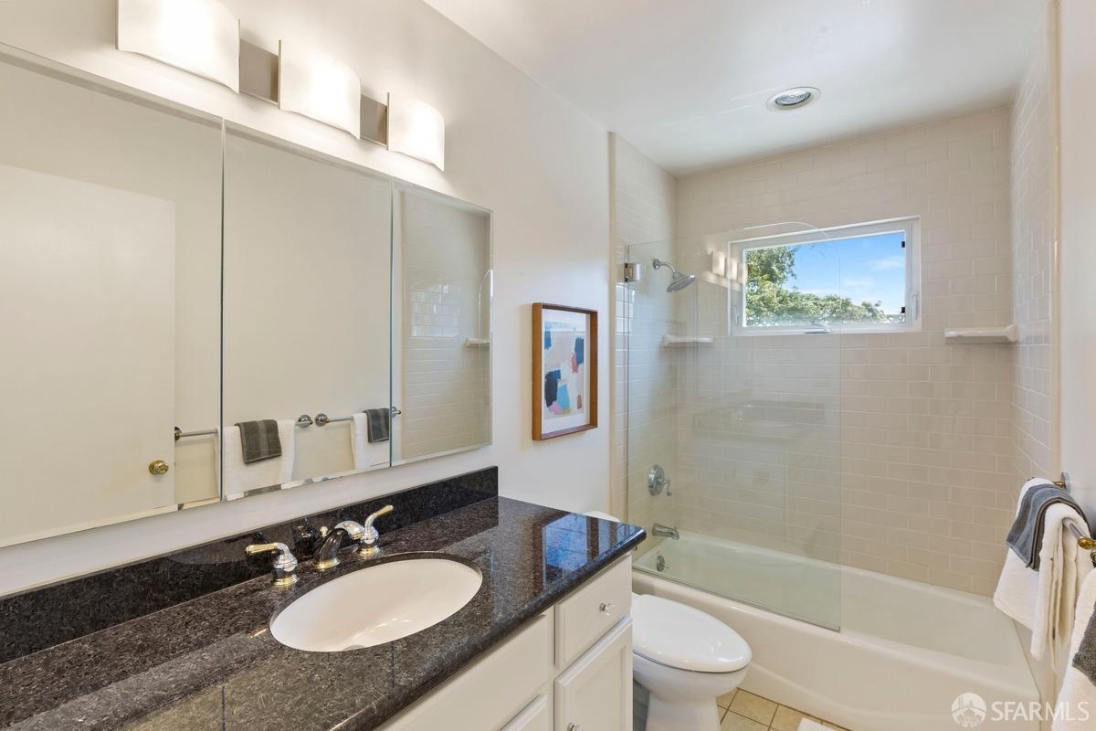 Detail Gallery Image 13 of 26 For 2200 Kehoe Ave, San Mateo,  CA 94403 - 3 Beds | 2 Baths