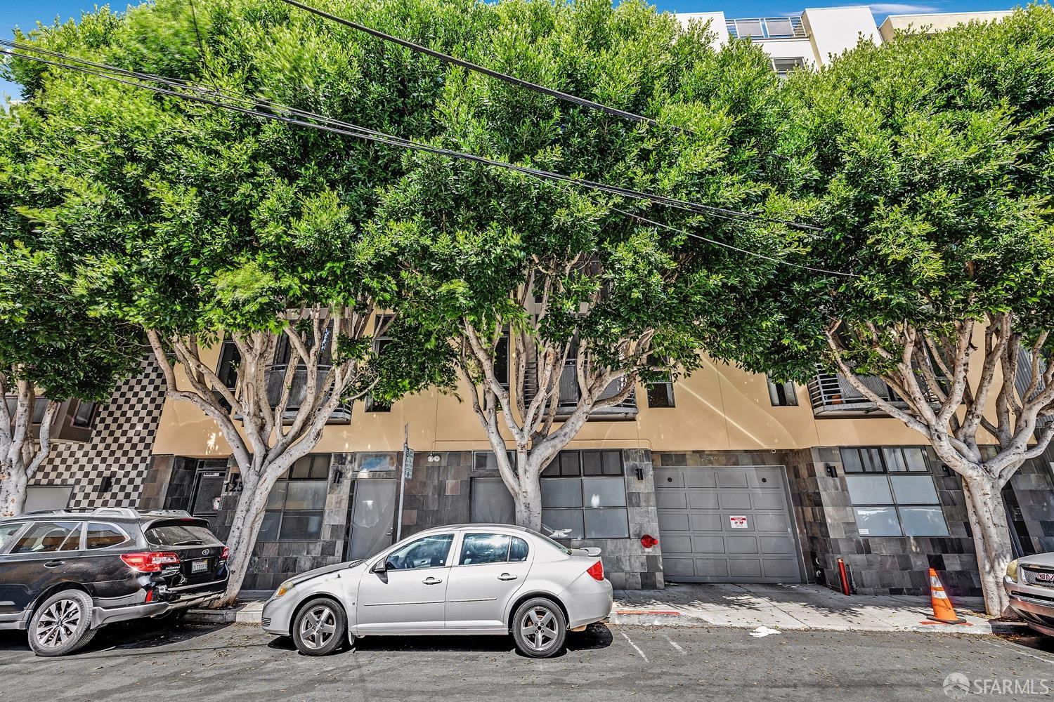 Detail Gallery Image 1 of 15 For 125 Gilbert St #2,  San Francisco,  CA 94103 - 2 Beds | 2/1 Baths