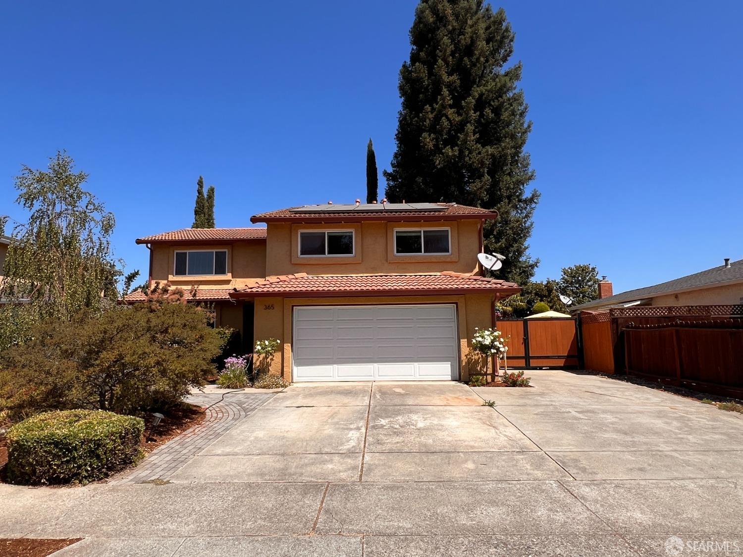 Detail Gallery Image 2 of 39 For 365 London Dr, Gilroy,  CA 95020 - 4 Beds | 2/1 Baths