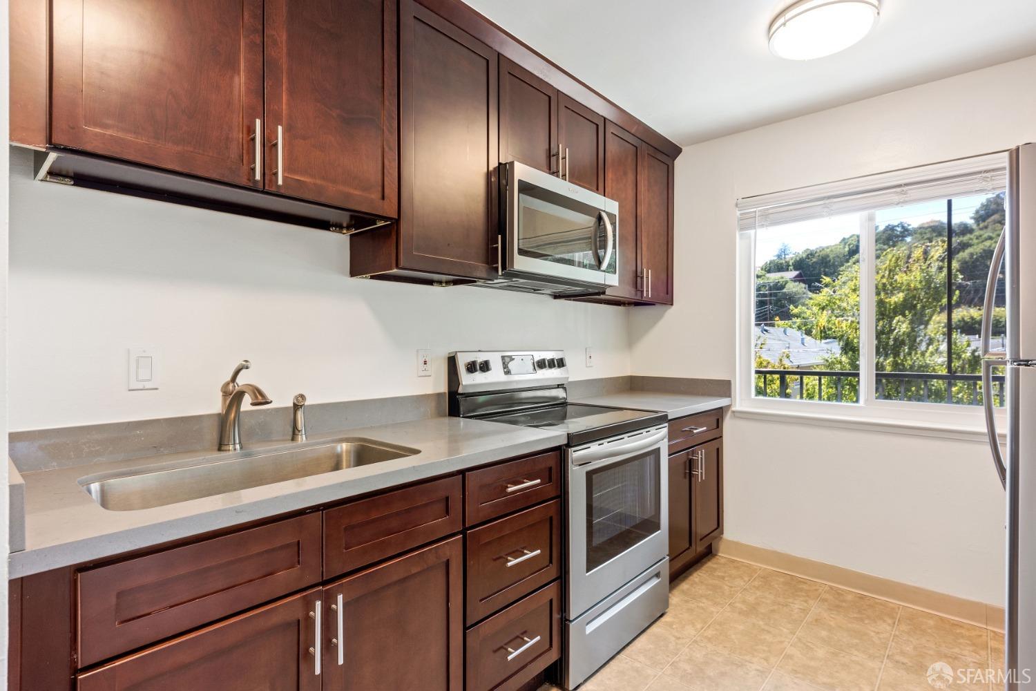 Detail Gallery Image 1 of 18 For 1543 Berrellesa St #1549,  Martinez,  CA 94553 - 2 Beds | 1 Baths