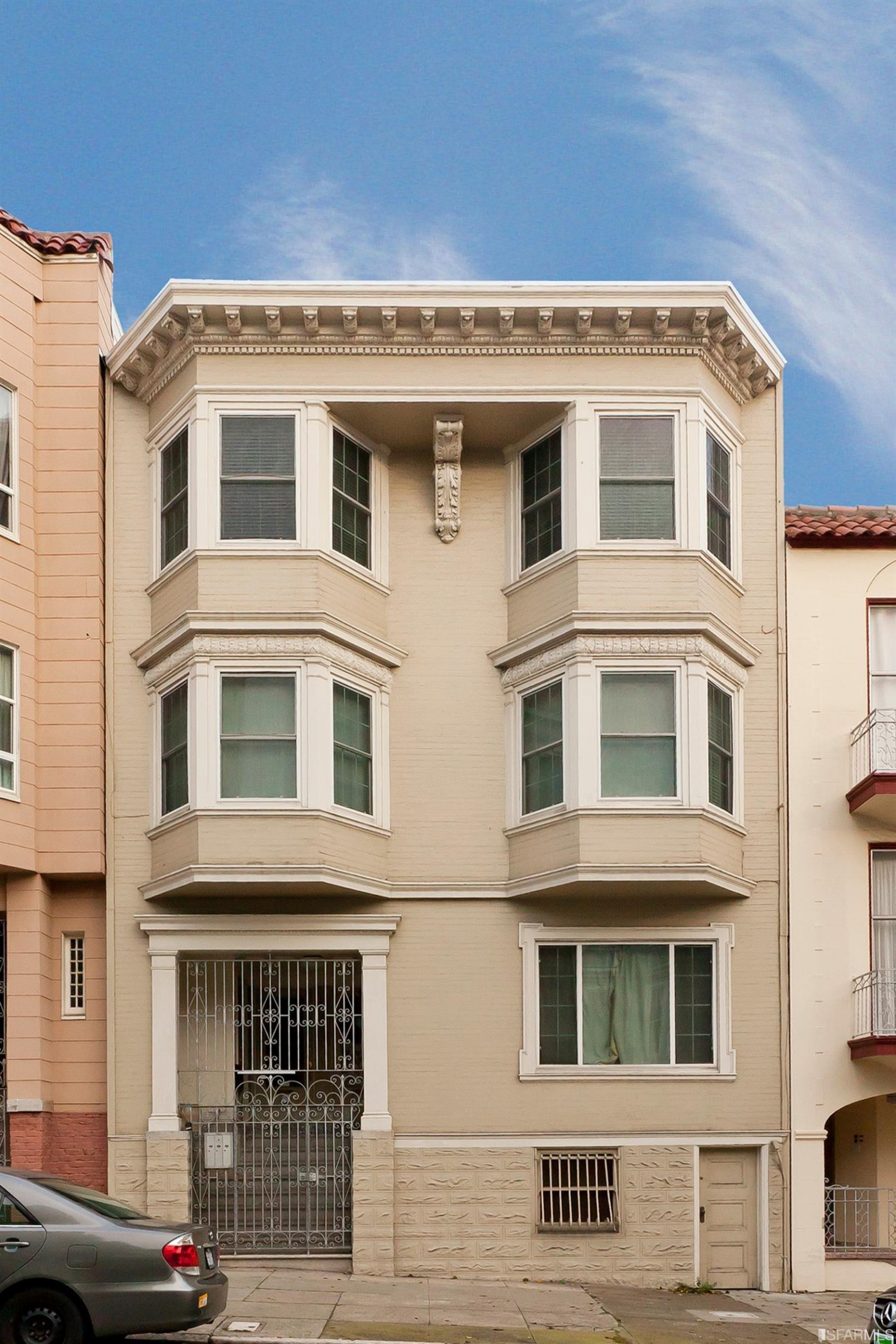 Detail Gallery Image 1 of 1 For 2036 Larkin St, San Francisco,  CA 94109 - 3 Beds | 1 Baths