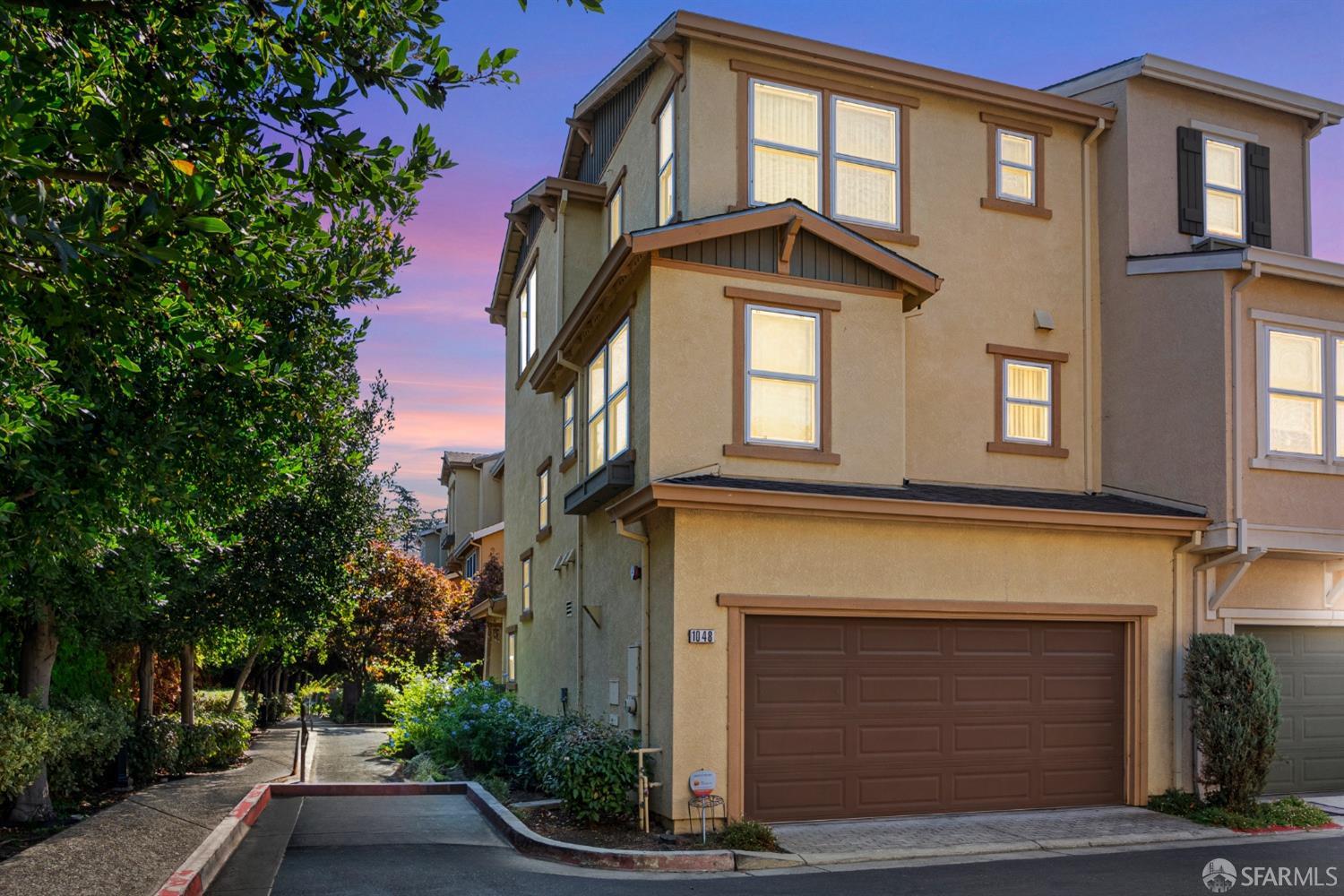 Detail Gallery Image 1 of 37 For 1048 Old Oak Ln, Hayward,  CA 94541 - 3 Beds | 3/1 Baths