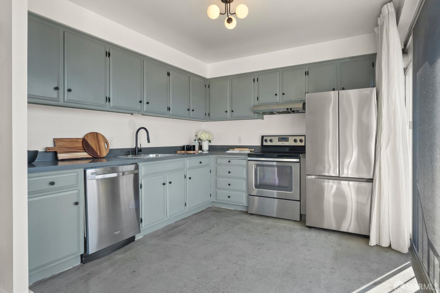 Detail Gallery Image 15 of 36 For 1555 Lakeside Dr #164,  Oakland,  CA 94612 - 2 Beds | 2 Baths