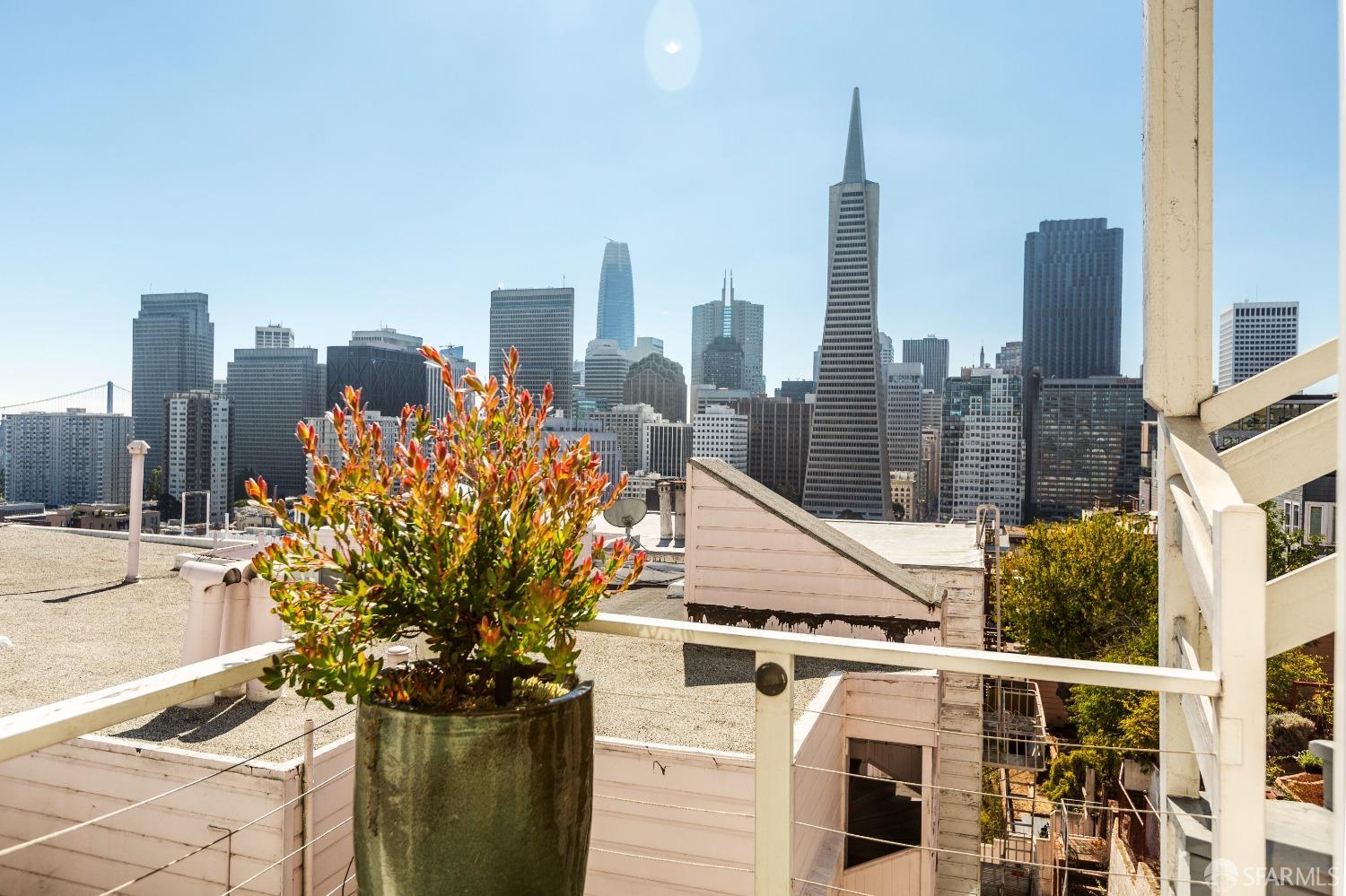 Detail Gallery Image 1 of 10 For 315 Green St, San Francisco,  CA 94133 - 2 Beds | 1 Baths