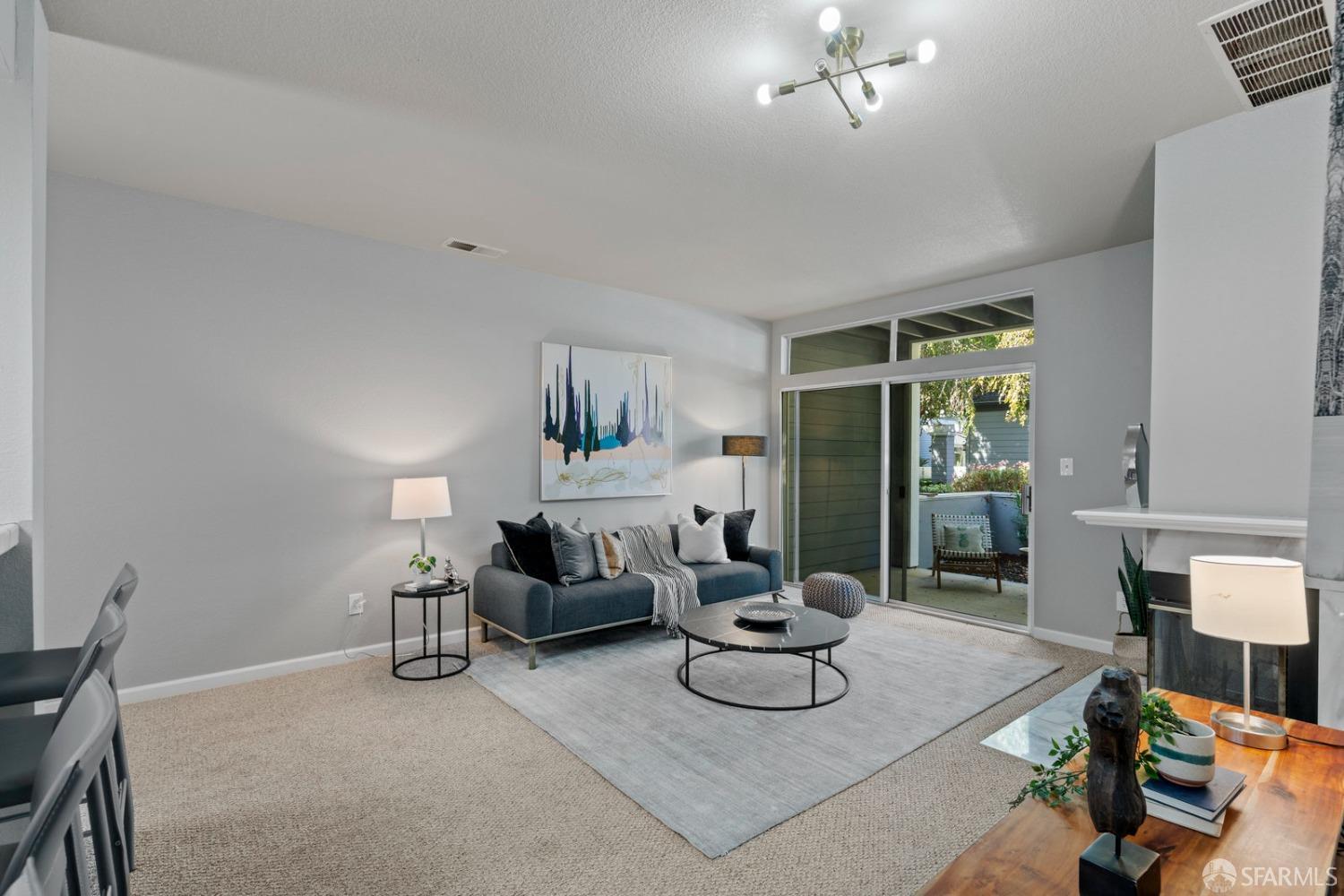 Detail Gallery Image 3 of 21 For 1722 Parkview Green Cir, San Jose,  CA 95131 - 1 Beds | 1 Baths