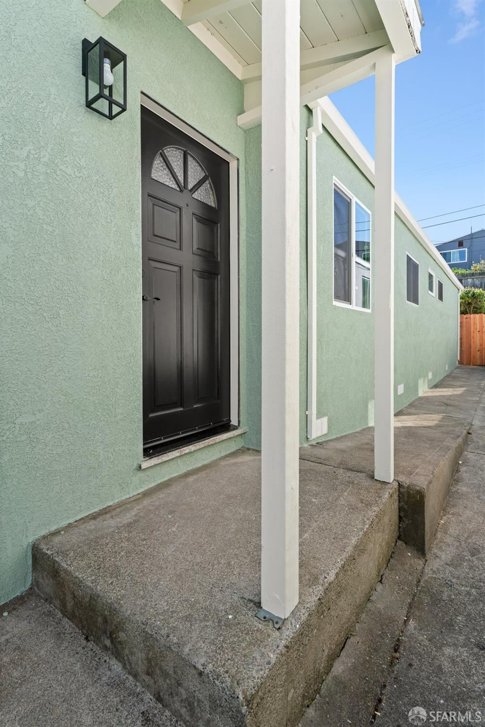 Detail Gallery Image 4 of 34 For 15 Shelbourne Ave, Daly City,  CA 94015 - 4 Beds | 2 Baths