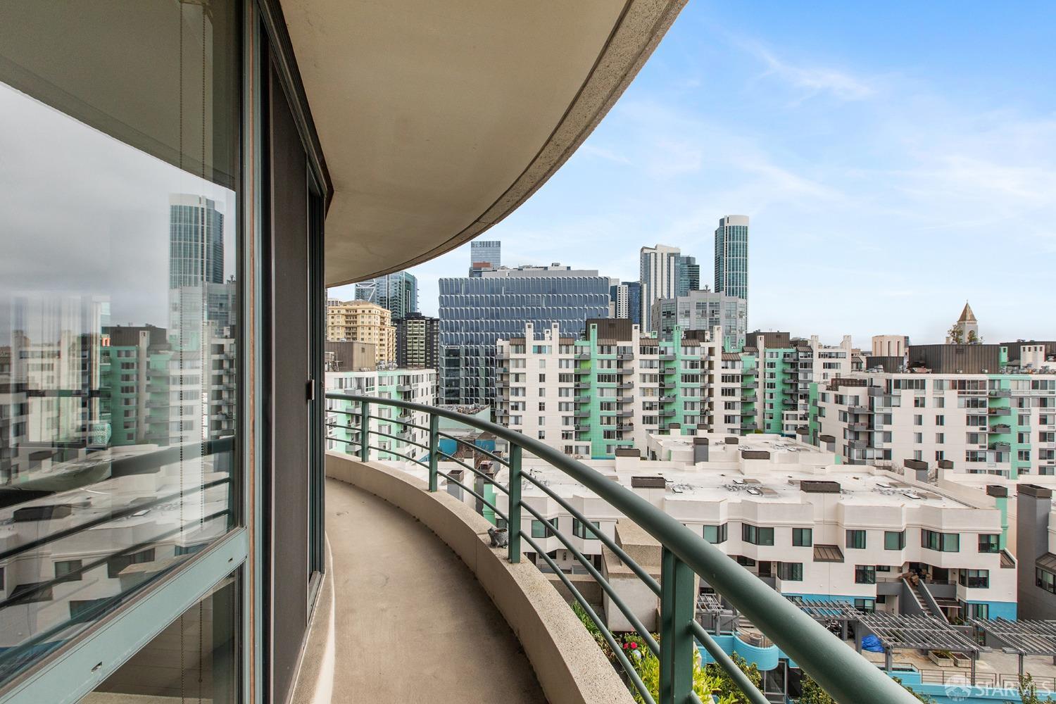 Photo #6: 424067835 Listing 