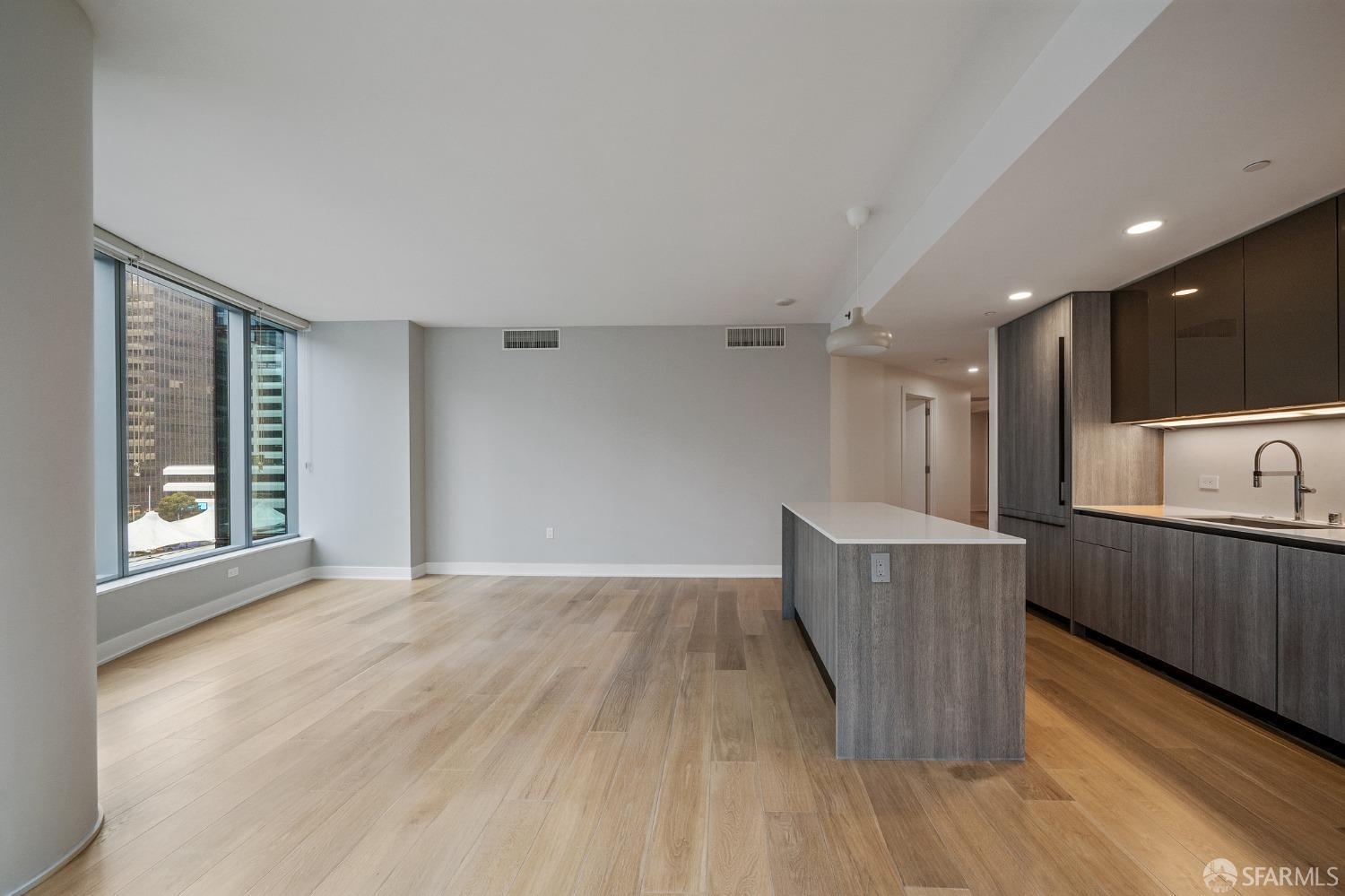 Detail Gallery Image 4 of 43 For 201 Folsom St 7a,  San Francisco,  CA 94105 - 2 Beds | 2 Baths