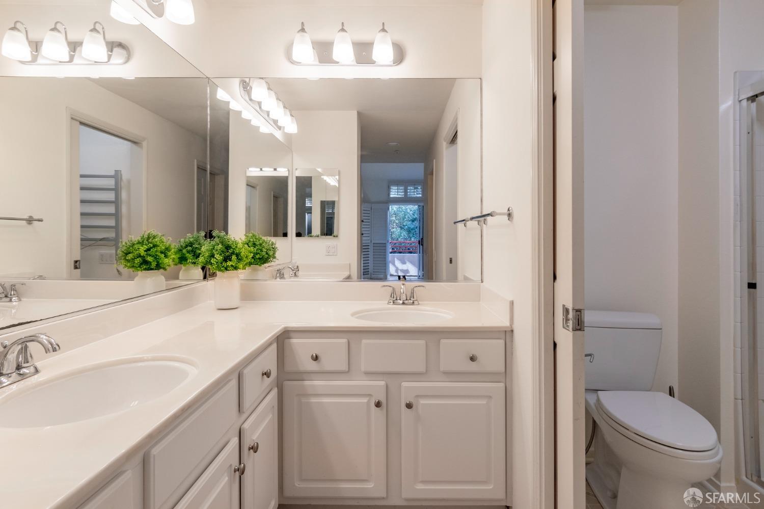 Detail Gallery Image 12 of 36 For 280 Caldecott Ln #313,  Oakland,  CA 94618 - 2 Beds | 2 Baths